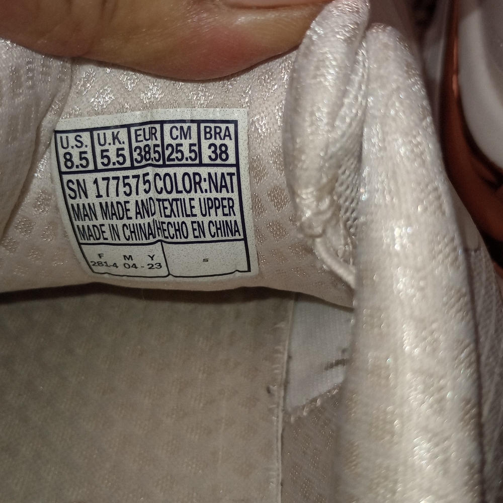 Woman slip.on.sketcher sneakers size 8.5